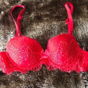 Victoria’s Secret demi-cup bra. 32A